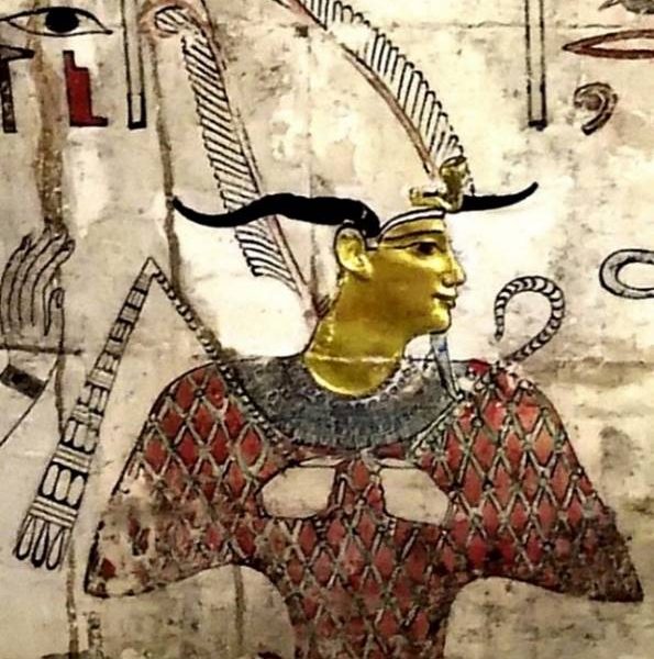 08_Oxirrinco_05_2025 Fig. 2 Dios Osiris con rostro de pan de oro. Tumba Ptolemaica 67