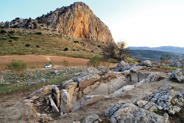 Tumba Piedras Blancas